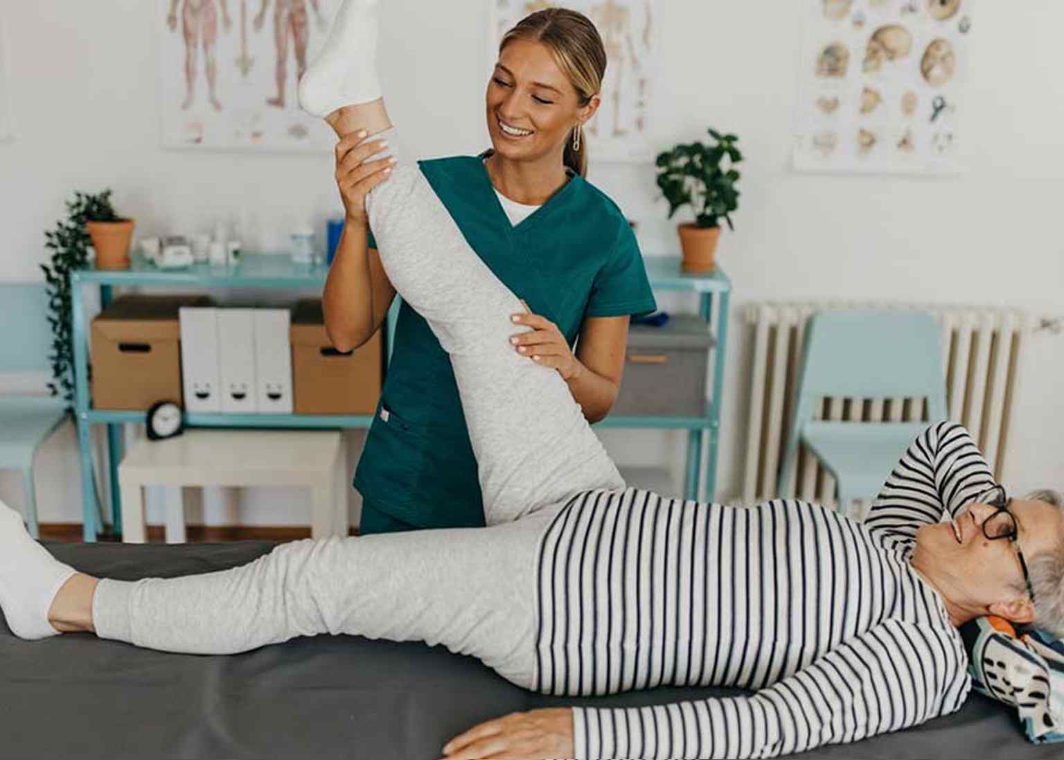 کشش عضلات همسترینگ در حالت خوابیده 