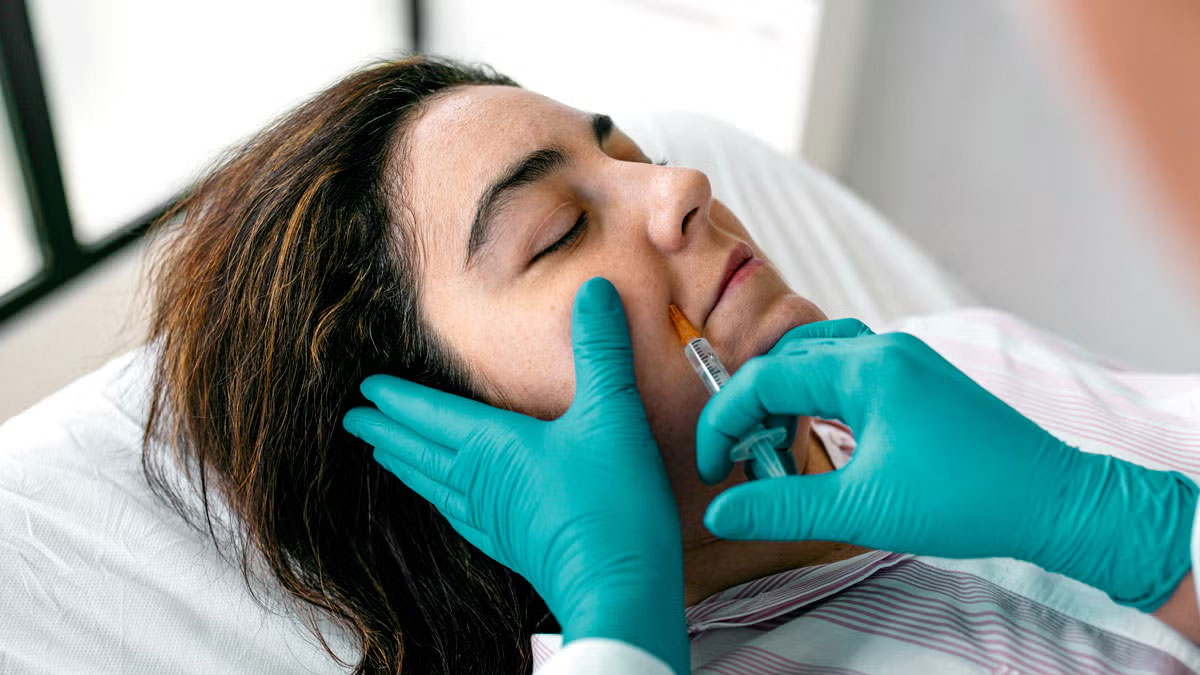 تزریق بوتاکس خط خنده 