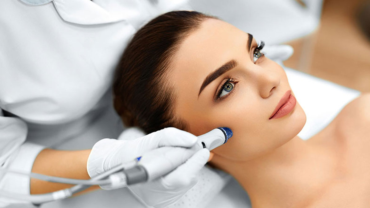 میکرودرم ابریژن در بهترین کلینیک اصفهان با رویکردی نوین