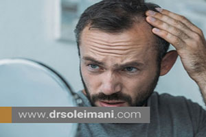 ترشحات پس از کاشت مو میتواند از علائم عفونت باشد